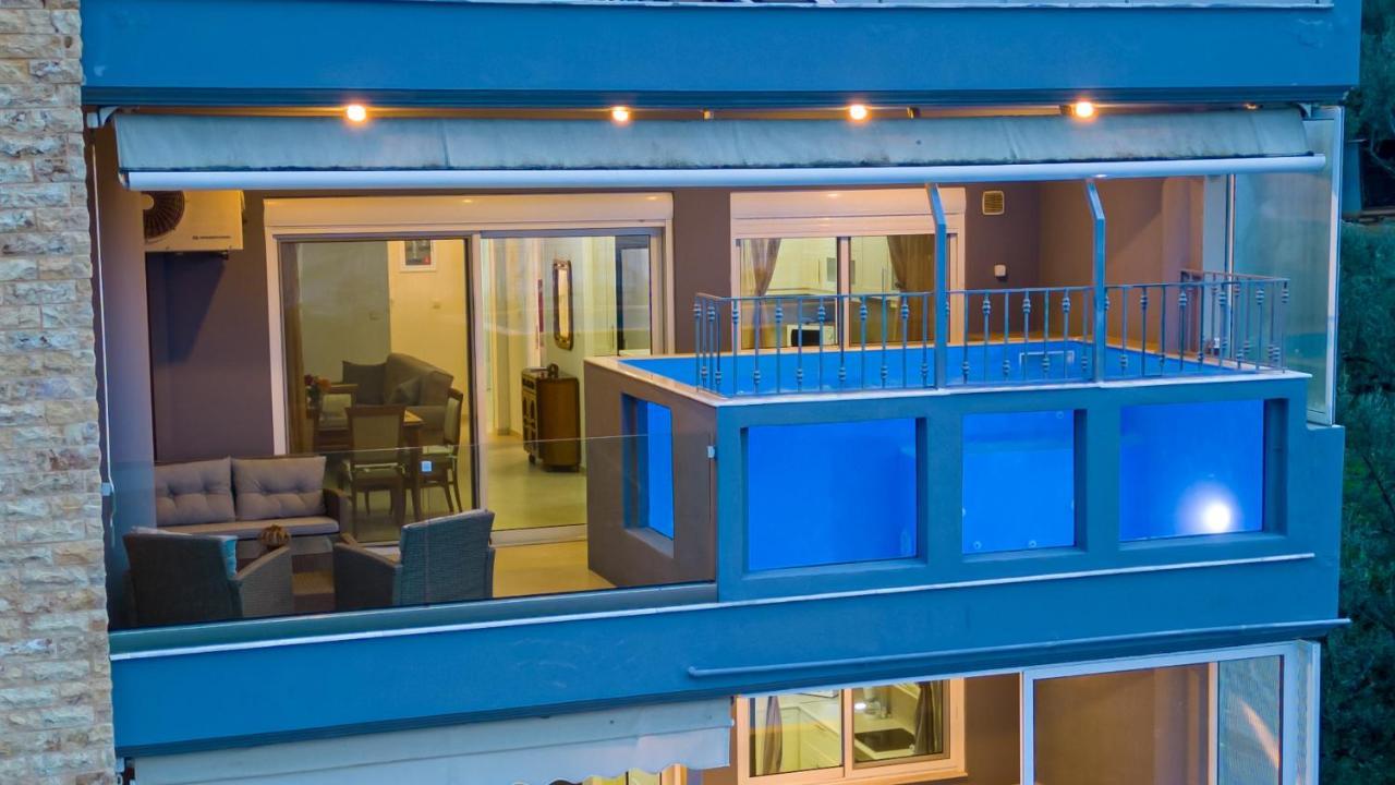 Grand Suites With Private Pools Каламата Экстерьер фото