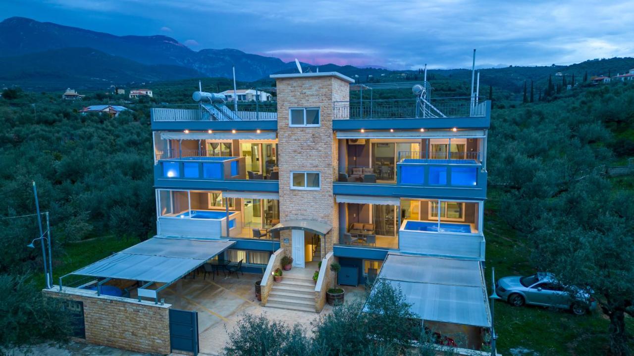 Grand Suites With Private Pools Каламата Экстерьер фото