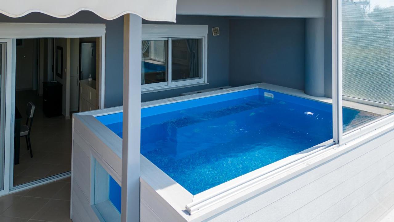 Grand Suites With Private Pools Каламата Экстерьер фото