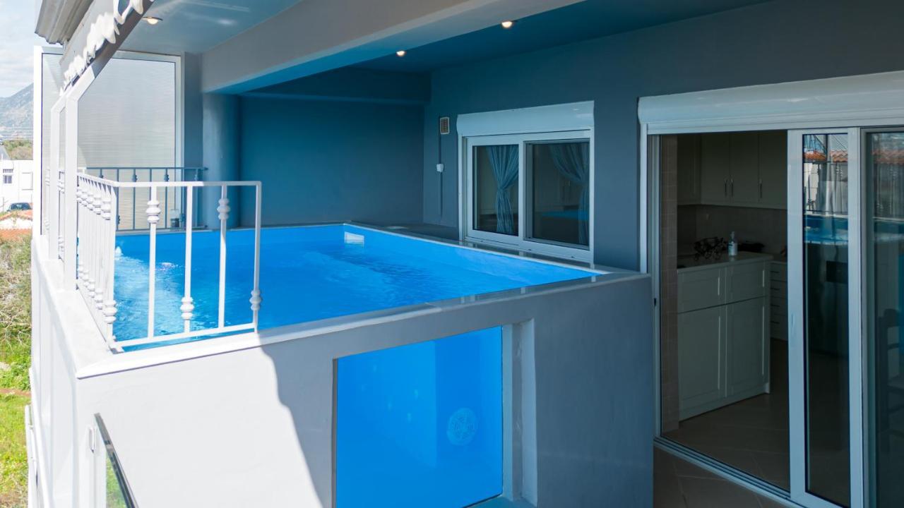 Grand Suites With Private Pools Каламата Экстерьер фото