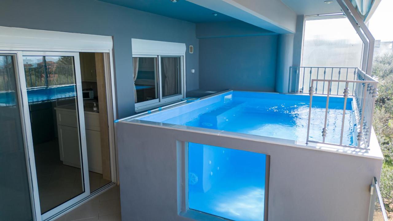 Grand Suites With Private Pools Каламата Экстерьер фото