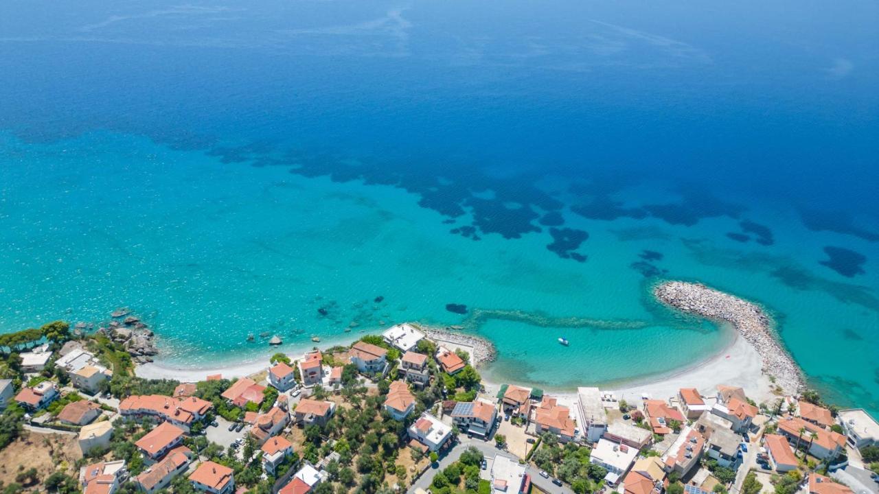 Grand Suites With Private Pools Каламата Экстерьер фото