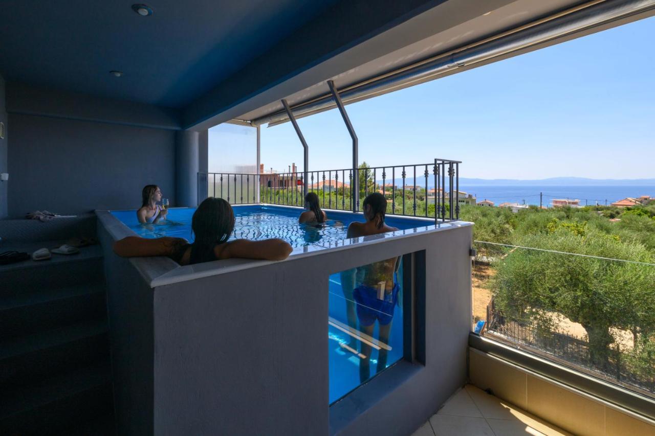 Grand Suites With Private Pools Каламата Экстерьер фото