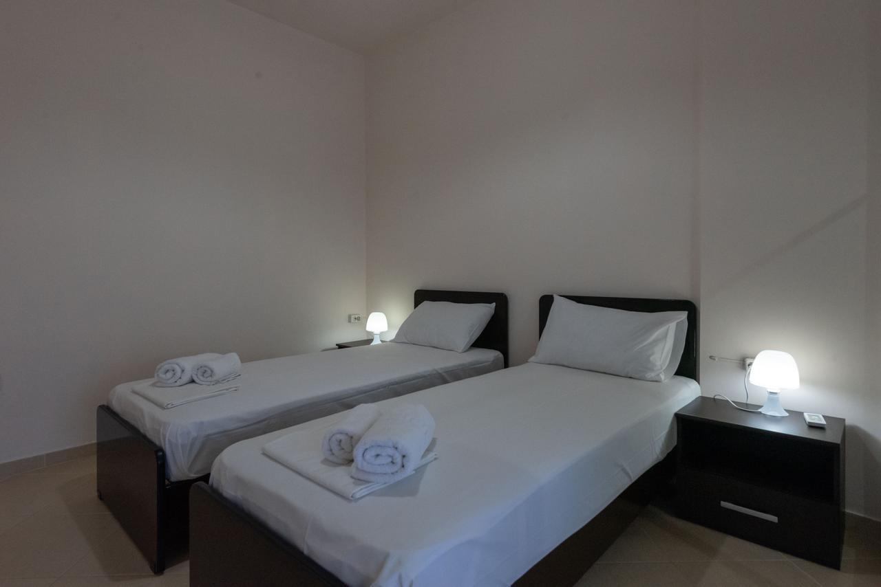 Grand Suites With Private Pools Каламата Экстерьер фото