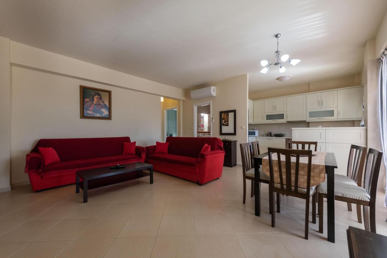 Grand Suites With Private Pools Каламата Экстерьер фото