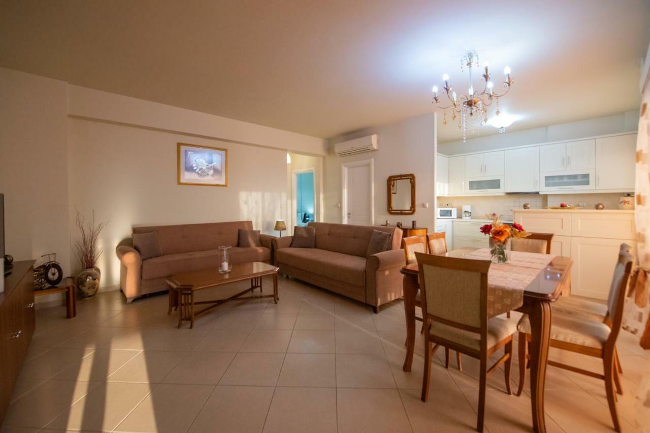 Grand Suites With Private Pools Каламата Экстерьер фото