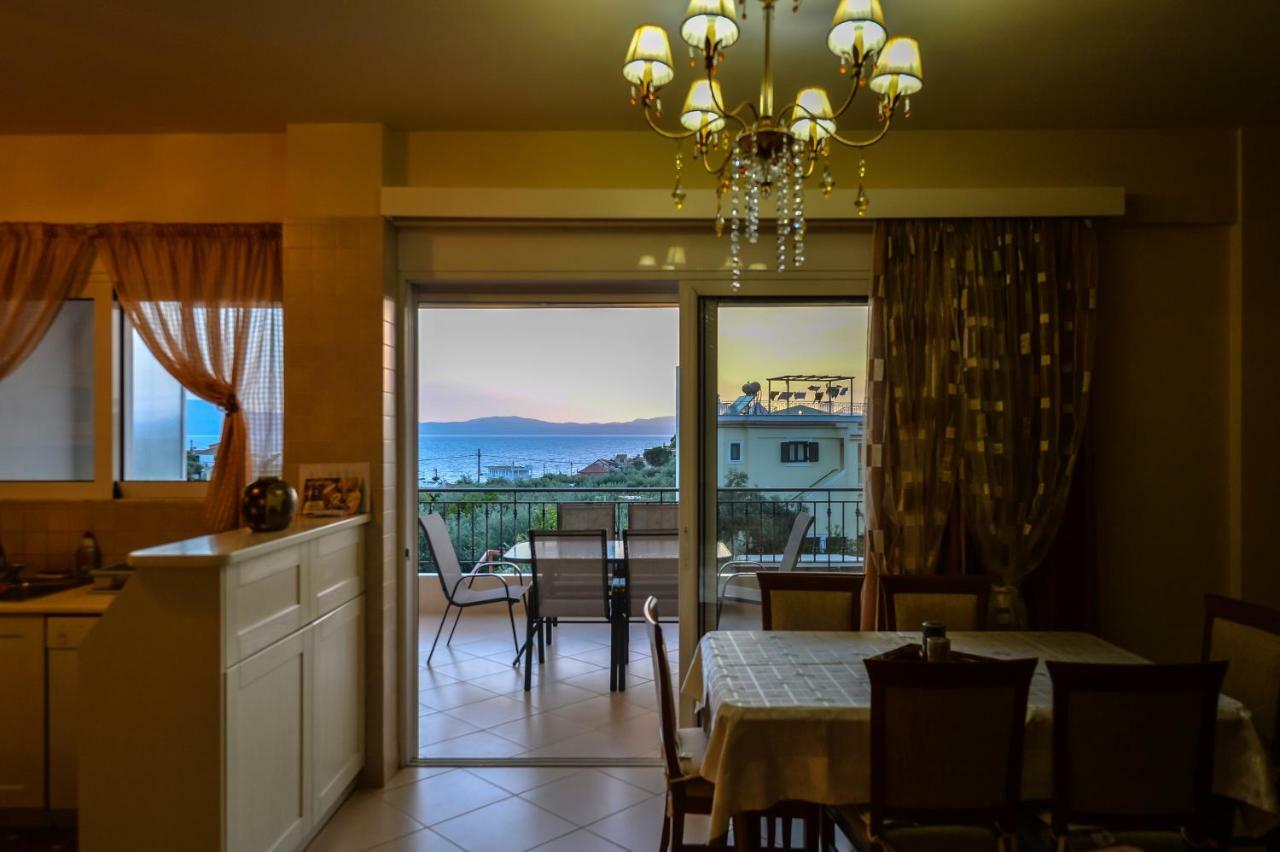 Grand Suites With Private Pools Каламата Экстерьер фото