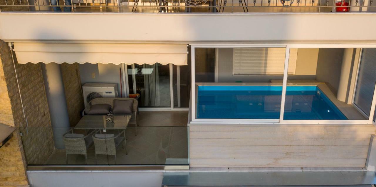 Grand Suites With Private Pools Каламата Экстерьер фото