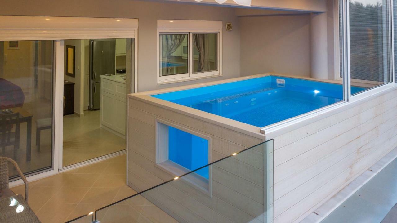 Grand Suites With Private Pools Каламата Экстерьер фото