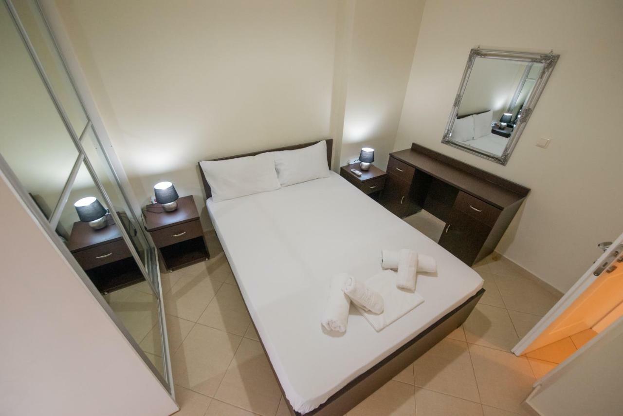 Grand Suites With Private Pools Каламата Экстерьер фото